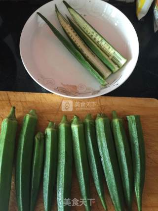 蒜蓉秋葵的做法步骤：1