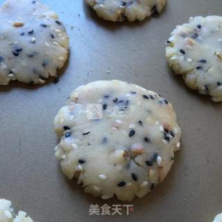 脆香芝麻核桃酥的做法步骤：6