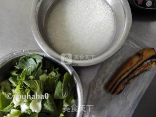 咸肉菜饭的做法步骤：1