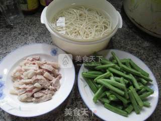 猪肉梅豆炒面的做法步骤：1