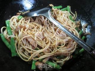 猪肉梅豆炒面的做法步骤：5
