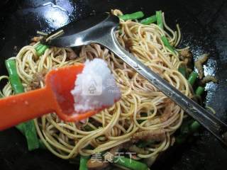 猪肉梅豆炒面的做法步骤：6