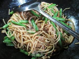 猪肉梅豆炒面的做法步骤：7