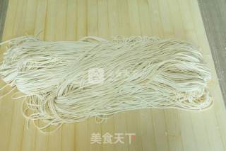 蒸面条你都怎么做，咱过过招吧，看看我的制面神器！的做法步骤：5