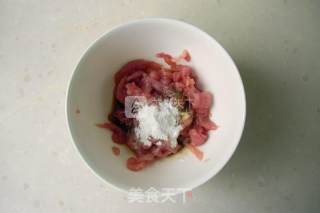 孜然青椒肉丝炒面的做法步骤：1