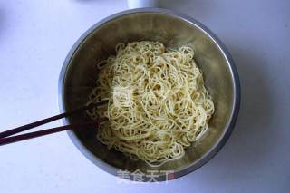 孜然青椒肉丝炒面的做法步骤：2