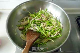 孜然青椒肉丝炒面的做法步骤：5