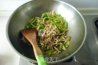 孜然青椒肉丝炒面的做法步骤：7