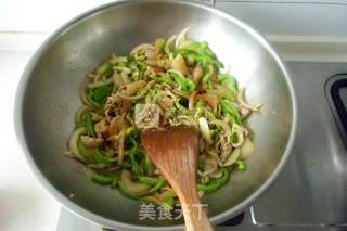 孜然青椒肉丝炒面的做法步骤：8