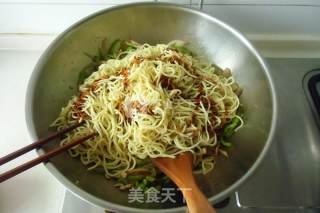 孜然青椒肉丝炒面的做法步骤：9