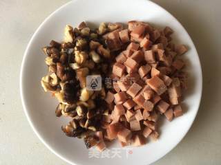 小黄人蛋包饭的做法步骤：1