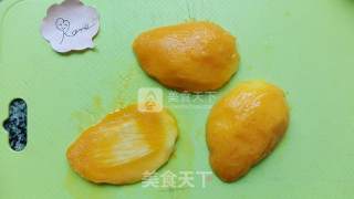 拼盘里的芒果花的做法步骤：1