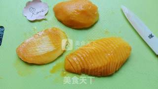 拼盘里的芒果花的做法步骤：2