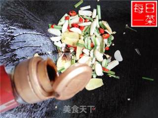 菜宝宝每日一菜：制作红烧鱼的做法步骤：6