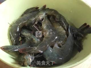 油焖大虾的做法步骤：1