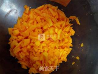 新版黄金南瓜羹的做法步骤：2