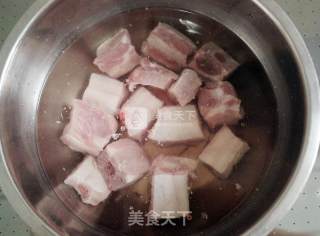 荷香粉蒸排骨的做法步骤：1