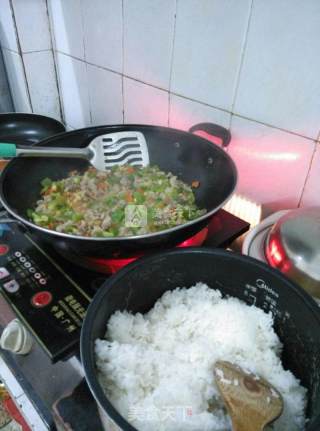 荷叶炒饭的做法步骤：3