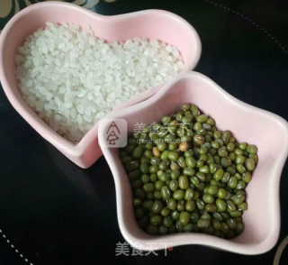 绿豆粥的做法步骤：1