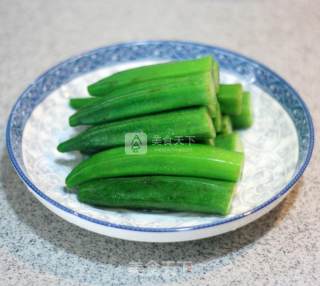 秋葵鸡蛋卷的做法步骤：2
