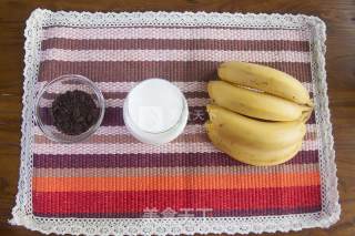 香蕉奥利奥奶昔的做法步骤：1