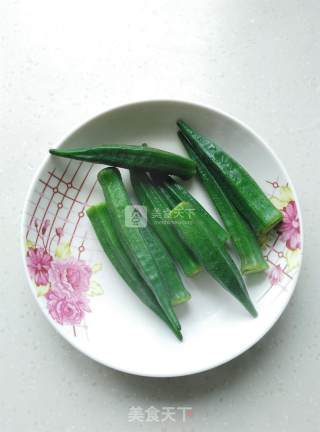 白灼秋葵的做法步骤：1