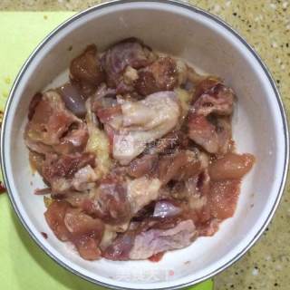 辣子鸡块的做法步骤：1