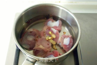 酸豆角炒鸡胗的做法步骤：1