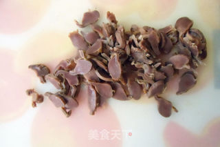 酸豆角炒鸡胗的做法步骤：2