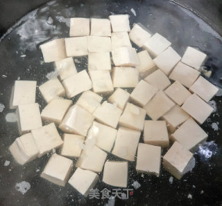 麻辣豆腐盖浇饭的做法步骤：2