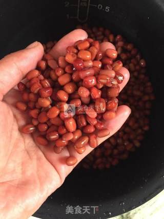 自制红豆糕的做法步骤：1