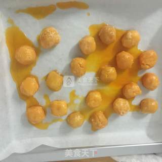蛋黄酥的做法步骤：9