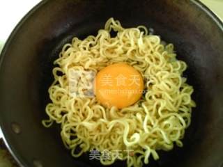 方便面鸟巢蛋的做法步骤：5