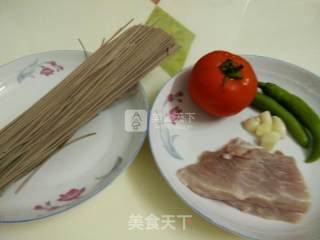 香辣肉酱拌荞麦面的做法步骤：1