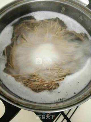 香辣肉酱拌荞麦面的做法步骤：12