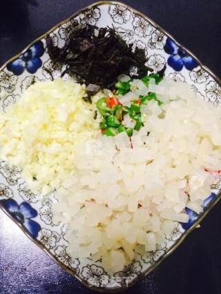 酸菜炒田螺的做法步骤：3