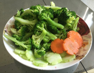 西蓝花炒鸡胸的做法步骤：9
