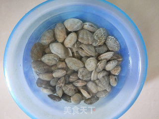 酱汁花甲的做法步骤：1