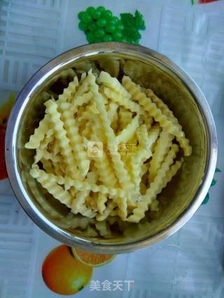 炸土豆的做法步骤：2