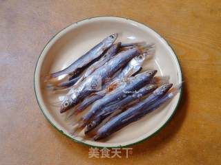 尖椒炒山坑鱼的做法步骤：3