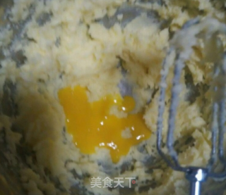 蛋黄椰丝球的做法步骤：4