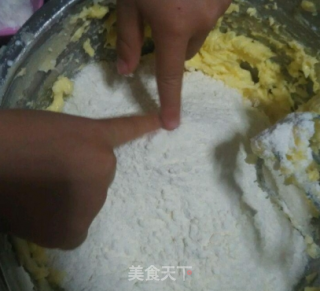 蛋黄椰丝球的做法步骤：7