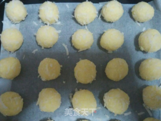 蛋黄椰丝球的做法步骤：12