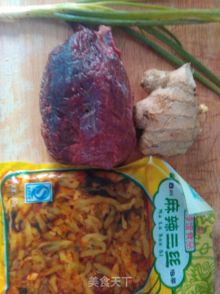 榨菜蒸牛肉的做法步骤：1