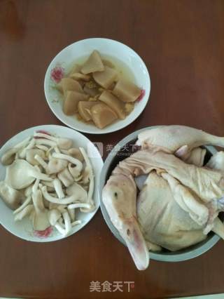 酸萝卜老鸭汤的做法步骤：1