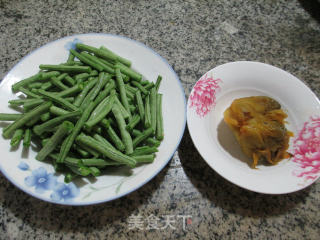 榨菜炒带豆的做法步骤：1