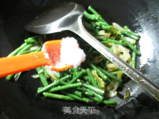 榨菜炒带豆的做法步骤：6