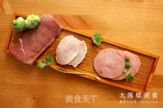 螺蛳粉汉堡我猜你绝对没吃过！的做法步骤：1
