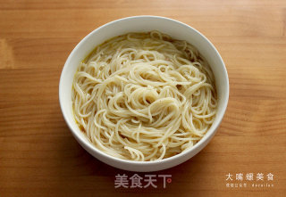 螺蛳粉汉堡我猜你绝对没吃过！的做法步骤：4