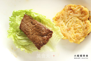 螺蛳粉汉堡我猜你绝对没吃过！的做法步骤：7